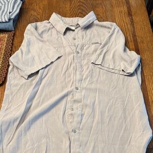 Columbia Men's Light Gray Casual Button Down Shirt